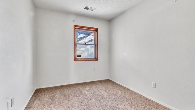 688 Lakeview Circle SE, Rio Rancho, NM 87124