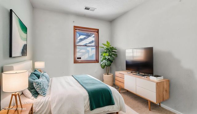 688 Lakeview Circle SE, Rio Rancho, NM 87124