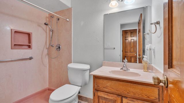 688 Lakeview Circle SE, Rio Rancho, NM 87124