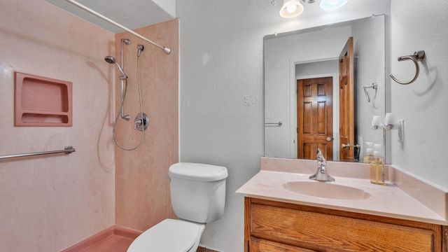 688 Lakeview Circle SE, Rio Rancho, NM 87124