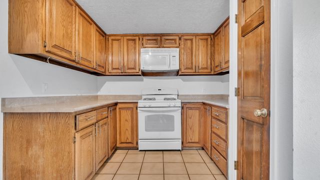 688 Lakeview Circle SE, Rio Rancho, NM 87124