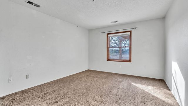 688 Lakeview Circle SE, Rio Rancho, NM 87124