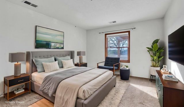 688 Lakeview Circle SE, Rio Rancho, NM 87124