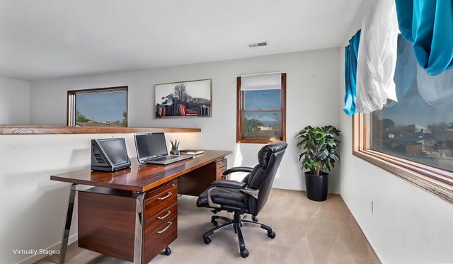 688 Lakeview Circle SE, Rio Rancho, NM 87124