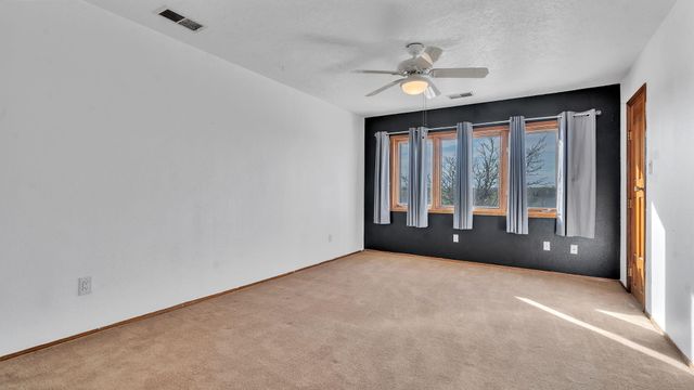 688 Lakeview Circle SE, Rio Rancho, NM 87124