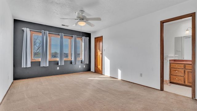 688 Lakeview Circle SE, Rio Rancho, NM 87124