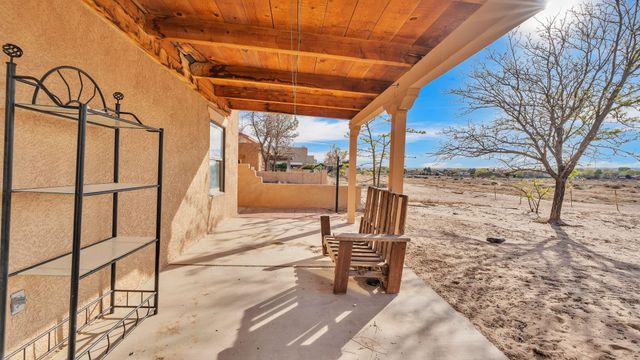 688 Lakeview Circle SE, Rio Rancho, NM 87124