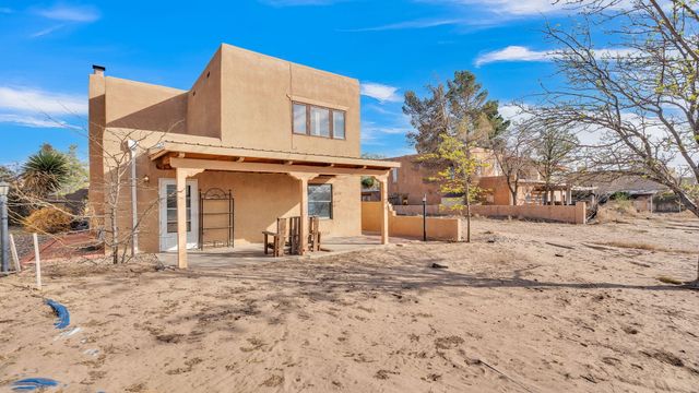 688 Lakeview Circle SE, Rio Rancho, NM 87124