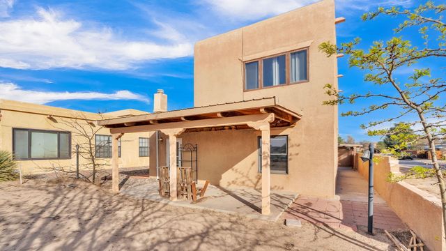 688 Lakeview Circle SE, Rio Rancho, NM 87124