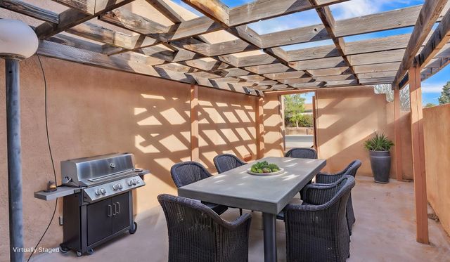 688 Lakeview Circle SE, Rio Rancho, NM 87124