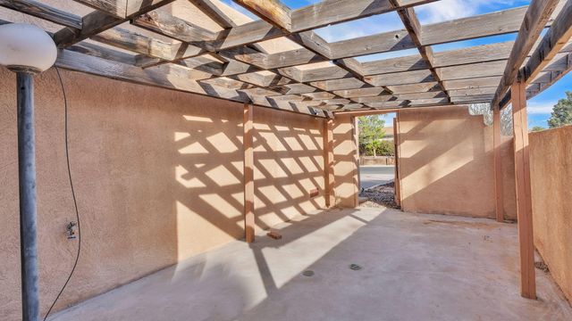 688 Lakeview Circle SE, Rio Rancho, NM 87124