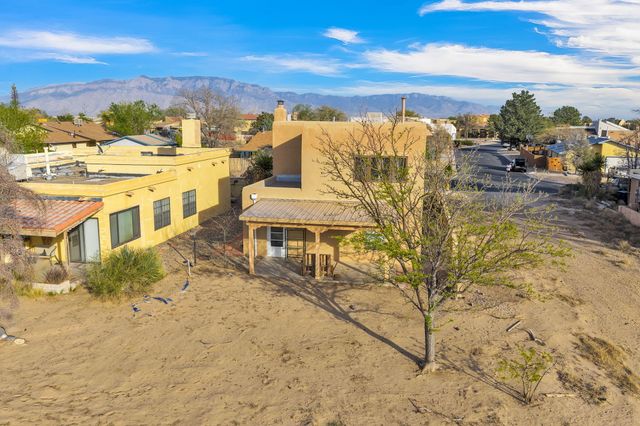 688 Lakeview Circle SE, Rio Rancho, NM 87124