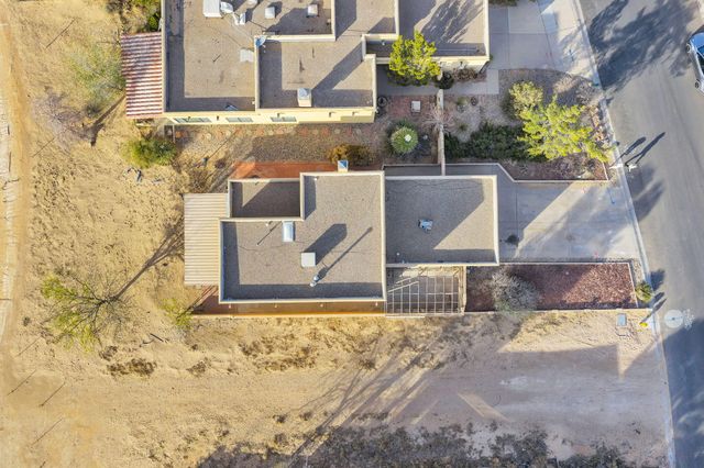 688 Lakeview Circle SE, Rio Rancho, NM 87124