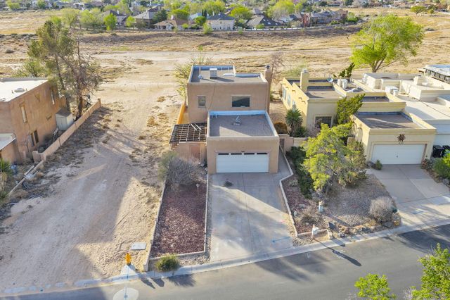 688 Lakeview Circle SE, Rio Rancho, NM 87124