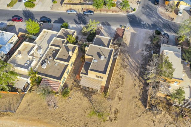 688 Lakeview Circle SE, Rio Rancho, NM 87124