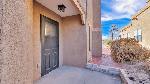 688 Lakeview Circle SE, Rio Rancho, NM 87124