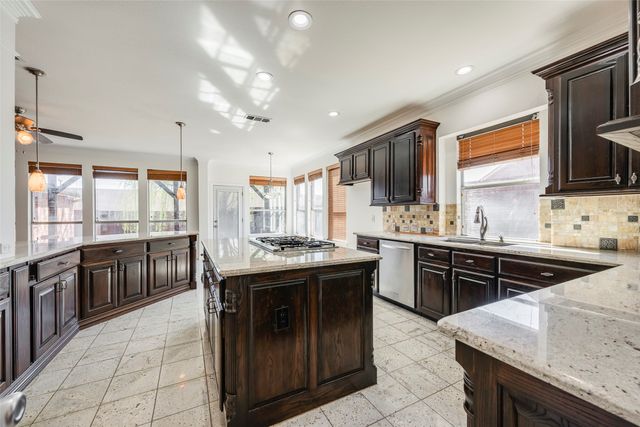 917 Crestview Drive, Coppell, TX 75019