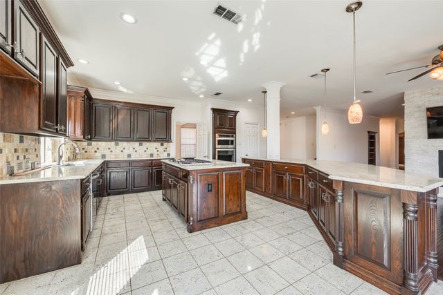 917 Crestview Drive, Coppell, TX 75019