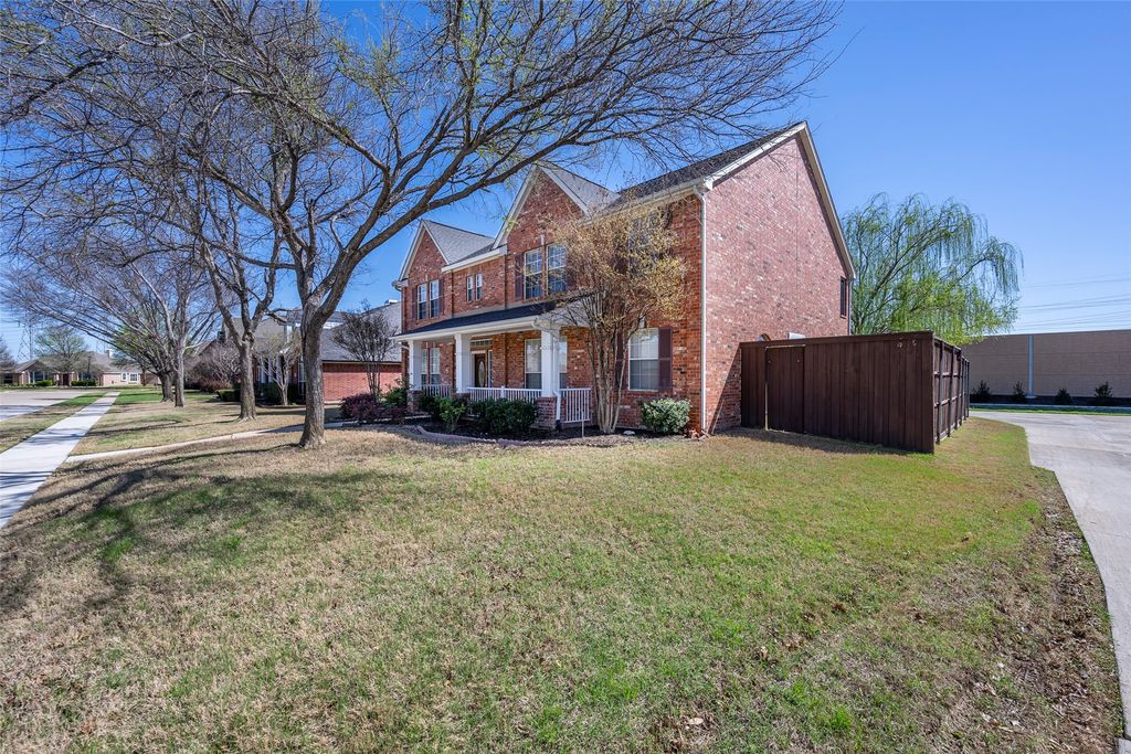 917 Crestview Drive, Coppell, TX 75019