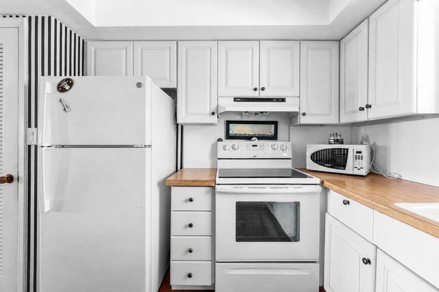 169 Atlantis Boulevard 302, Atlantis, FL 33462