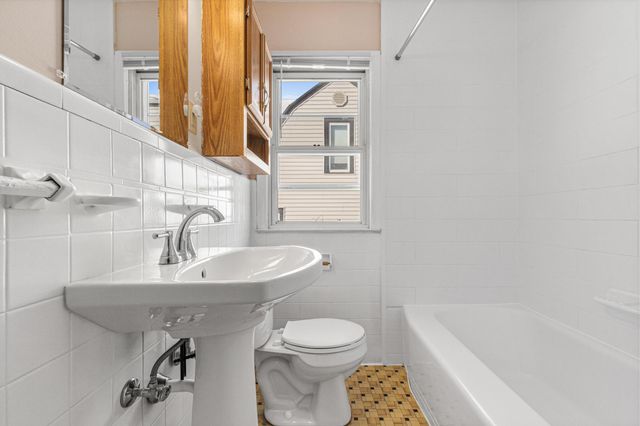 21 7th Avenue N, Hopkins, MN 55343