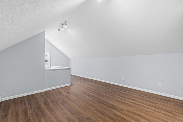 21 7th Avenue N, Hopkins, MN 55343