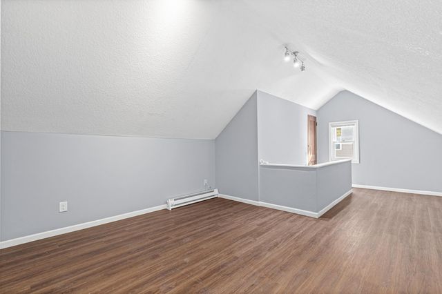 21 7th Avenue N, Hopkins, MN 55343