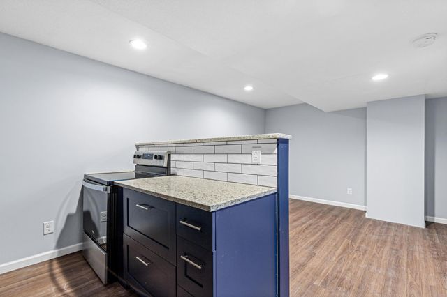 21 7th Avenue N, Hopkins, MN 55343