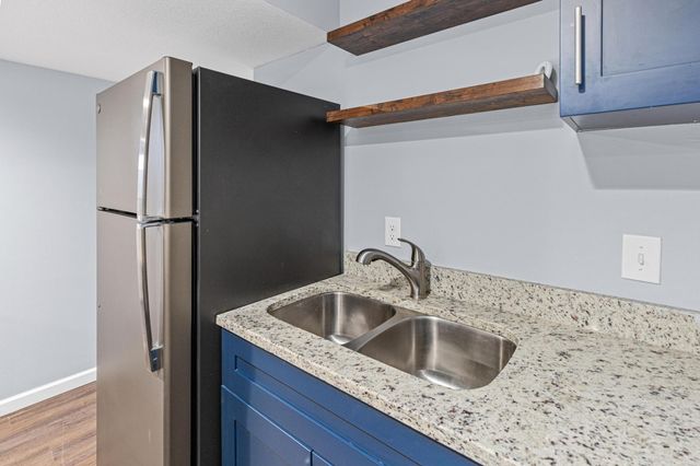 21 7th Avenue N, Hopkins, MN 55343