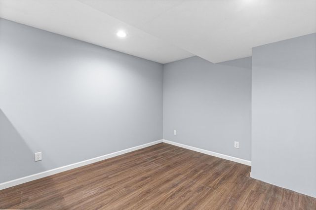 21 7th Avenue N, Hopkins, MN 55343