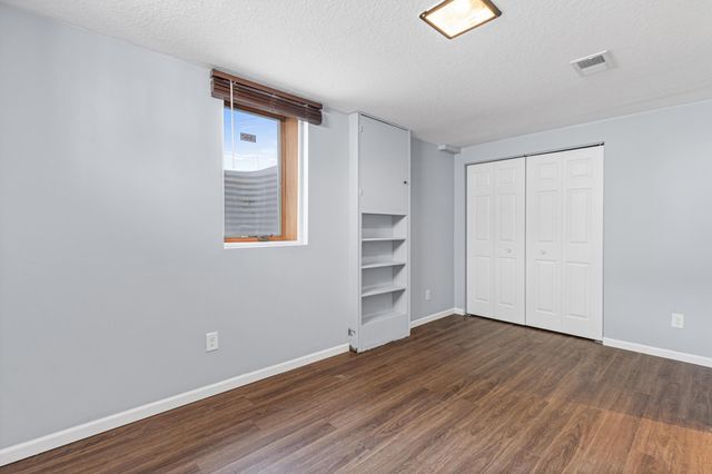 21 7th Avenue N, Hopkins, MN 55343