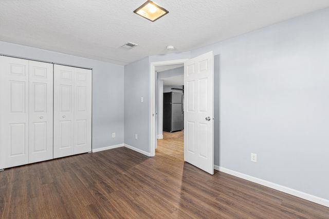 21 7th Avenue N, Hopkins, MN 55343