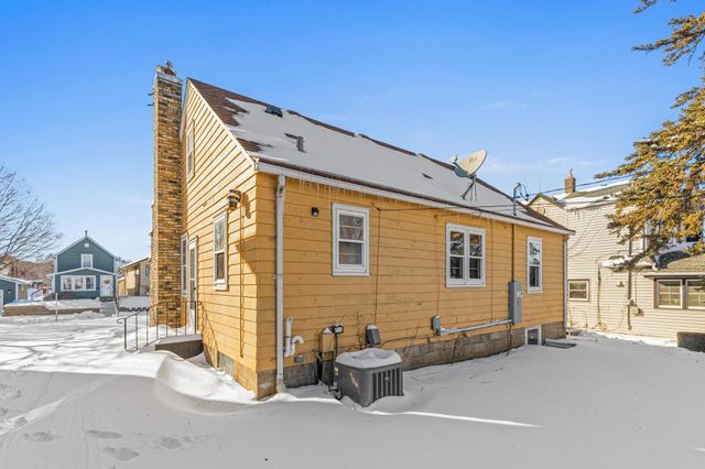 21 7th Avenue N, Hopkins, MN 55343