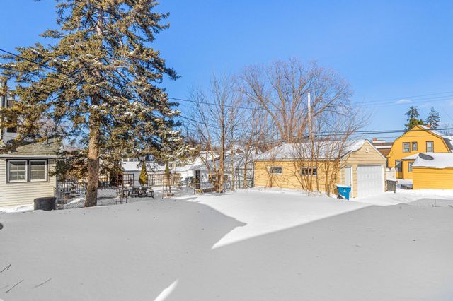 21 7th Avenue N, Hopkins, MN 55343