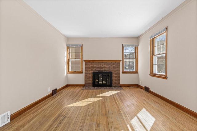 21 7th Avenue N, Hopkins, MN 55343