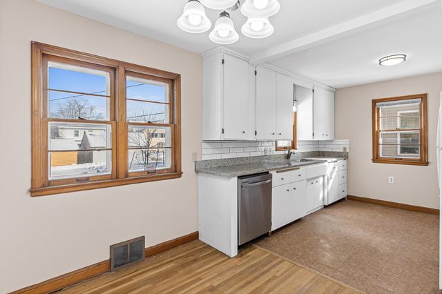 21 7th Avenue N, Hopkins, MN 55343