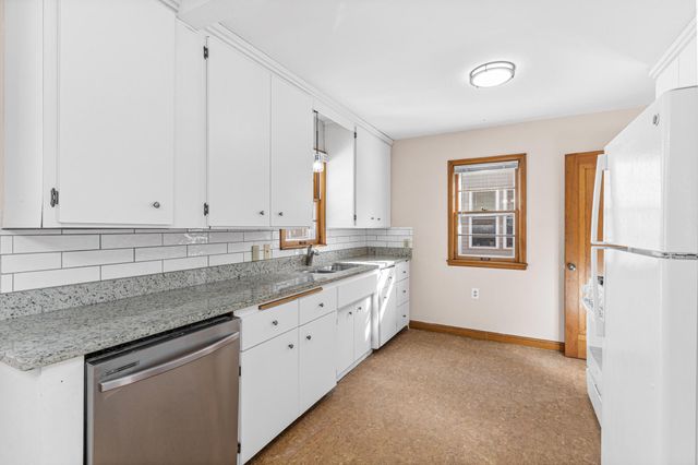 21 7th Avenue N, Hopkins, MN 55343