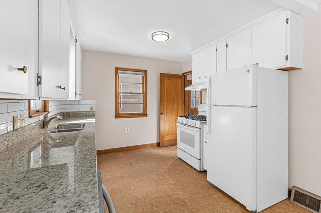 21 7th Avenue N, Hopkins, MN 55343