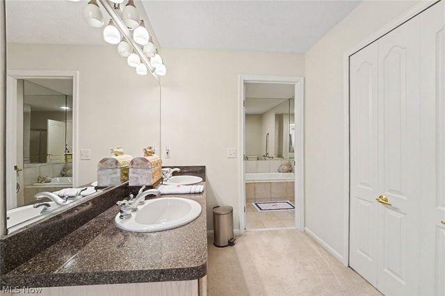 959 Grand View Lane, Aurora, OH 44202