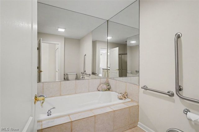 959 Grand View Lane, Aurora, OH 44202
