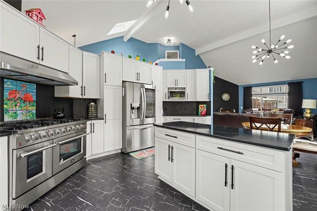 959 Grand View Lane, Aurora, OH 44202