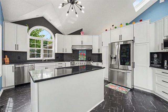 959 Grand View Lane, Aurora, OH 44202