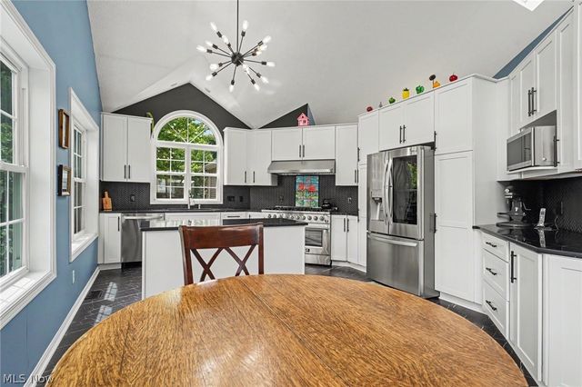959 Grand View Lane, Aurora, OH 44202