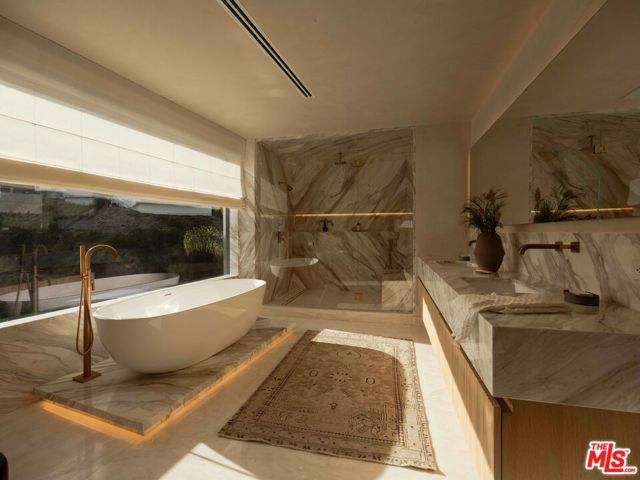 1778 Viewmont Drive, Los Angeles, CA 90069