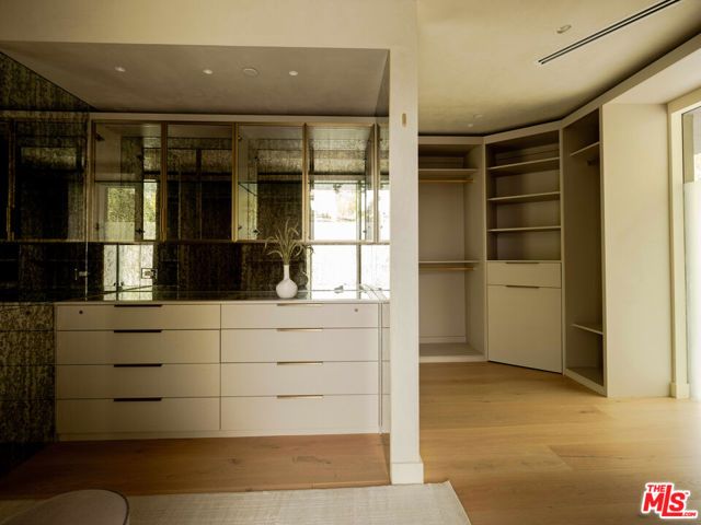 1778 Viewmont Drive, Los Angeles, CA 90069