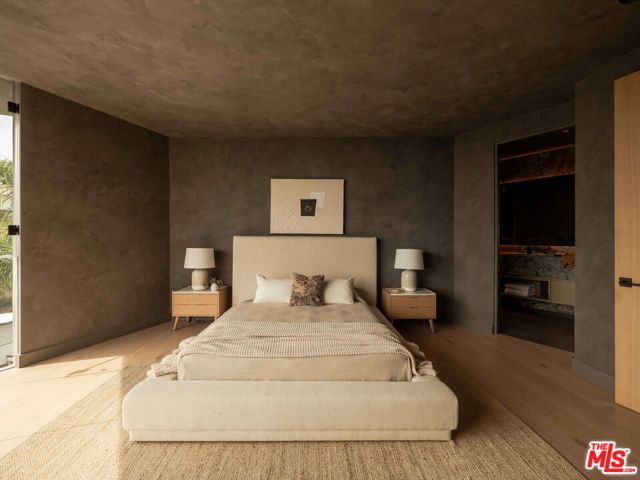 1778 Viewmont Drive, Los Angeles, CA 90069