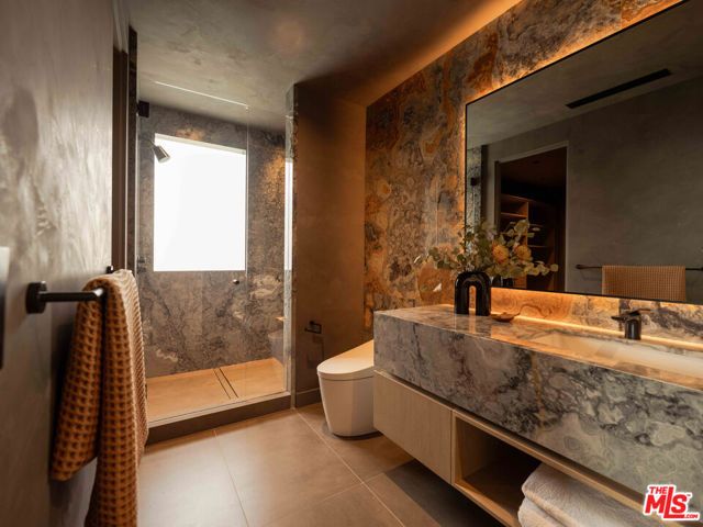 1778 Viewmont Drive, Los Angeles, CA 90069