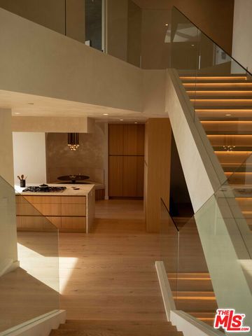 1778 Viewmont Drive, Los Angeles, CA 90069