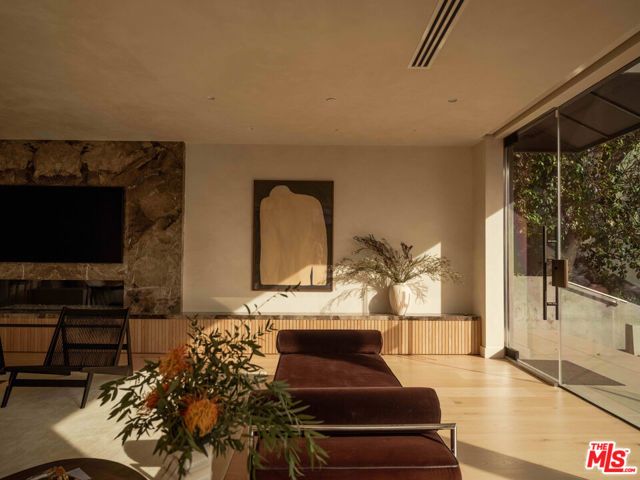 1778 Viewmont Drive, Los Angeles, CA 90069