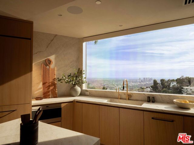 1778 Viewmont Drive, Los Angeles, CA 90069
